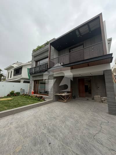 Prime Location House For Grabs In 500 Square Yards Karachi