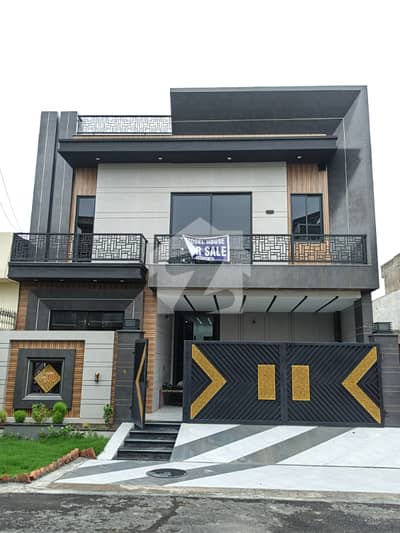 10 Marla Brand New Luxury Double Height House for Sale in LDA Avenue M Block | 5 Beds | 2 Kitchens | 2 Car Parking garage