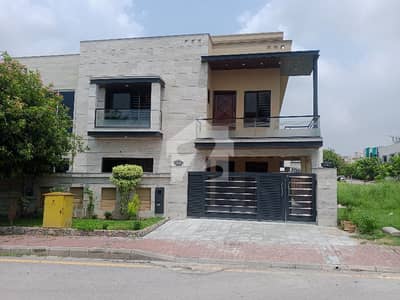 بحریہ ٹاؤن فیز 8 بحریہ ٹاؤن راولپنڈی,راولپنڈی میں 5 کمروں کا 10 مرلہ مکان 3.8 کروڑ میں برائے فروخت۔ بحریہ ٹاؤن فیز 8 بحریہ ٹاؤن راولپنڈی,راولپنڈی میں 5 کمروں کا 10 مرلہ مکان 3.8 کروڑ میں برائے فروخت۔