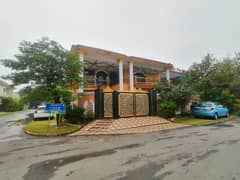 Centrally Located Corner House For sale In Wapda Town Phase 1 - Block E1 Available