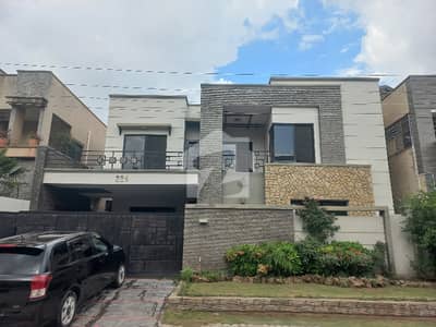 گرین ایونیو اسلام آباد میں 5 کمروں کا 1 کنال مکان 3.5 لاکھ میں کرایہ پر دستیاب ہے۔