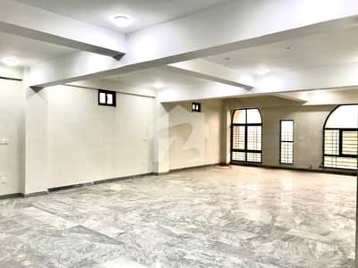 اسلام آباد ایکسپریس وے اسلام آباد میں 3 کنال Studio عمارت 16.0 لاکھ میں کرایہ پر دستیاب ہے۔