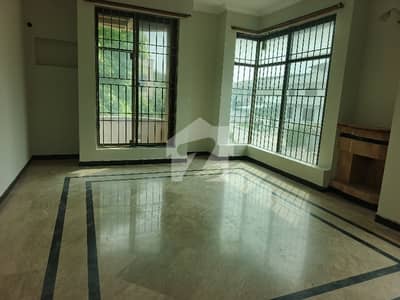 F-11 600'Gaz Beautiful Upper Portion Separate Gate for Rent F-11 600'Gaz Beautiful Upper Portion Separate Gate for Rent