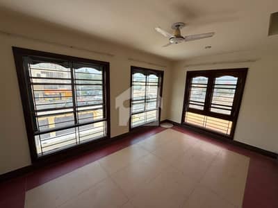Chance Deal 1000 Sq. Yards Well-Maintained House for Sale DHA Phase 5