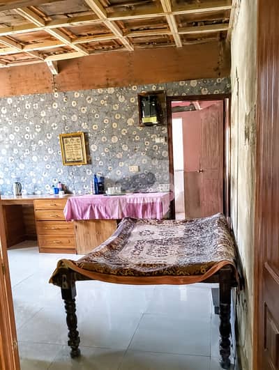 3rd Floor Flat for Sale in Wamik Plaza Near Abdullah Centre