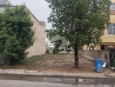 10 Marla Plot Available for Sale in "Takbeer Block" Bahria Town Lahore. 10 Marla Plot Available for Sale in "Takbeer Block" Bahria Town Lahore.