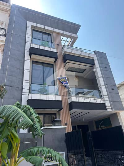 5 Marla Modern Design Lavish House For Sale In Park View City Lahore | For Discounted Price And Original Pictures Download The App "Signature Lands".