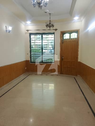 جی ۔ 13 اسلام آباد میں 4 کمروں کا 8 مرلہ مکان 1.6 لاکھ میں کرایہ پر دستیاب ہے۔