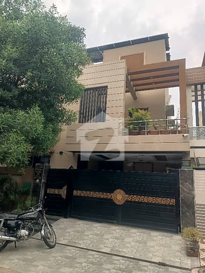 بحریہ نشیمن لاہور میں 5 کمروں کا 8 مرلہ مکان 2.55 کروڑ میں برائے فروخت۔