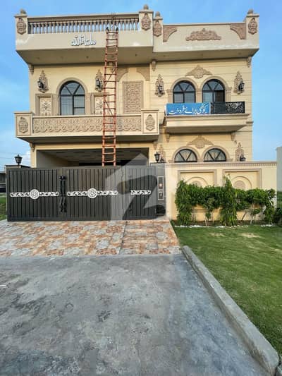 LDA Avenue Block J 10 Marla Modern House Available For Sale At Lucrative Price