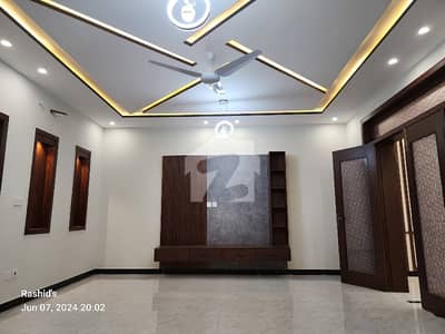 ٹاپ سٹی 1 اسلام آباد میں 4 کمروں کا 10 مرلہ مکان 1.6 لاکھ میں کرایہ پر دستیاب ہے۔