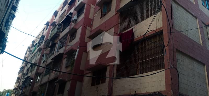 Flat For Grabs In 1450 Square Feet Saddar Town Flat For Grabs In 1450 Square Feet Saddar Town