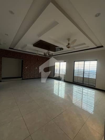 10 Marla New Design 3 Bedrooms Apartment For Sale