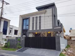 Spacious 10 Marla House Available For sale In Central Park - Block G