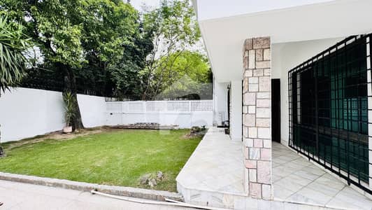 Double Story Renovated 3 Bedrooms House Available for Rent,