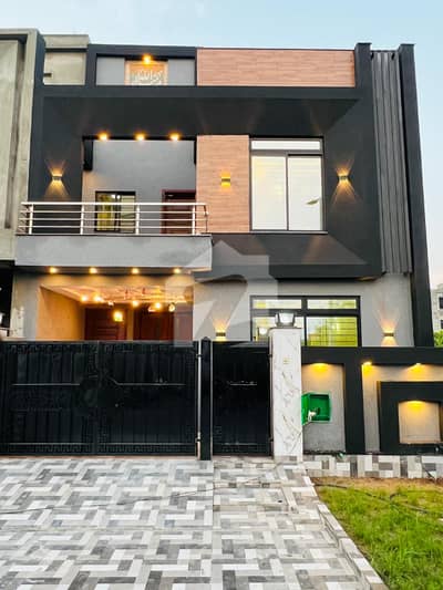 Prime Location, Lowest Price, Brand New 5m House