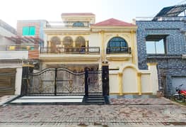 Prime Location In Al Rehman Phase 2 - Block G House Sized 10 Marla For Sale