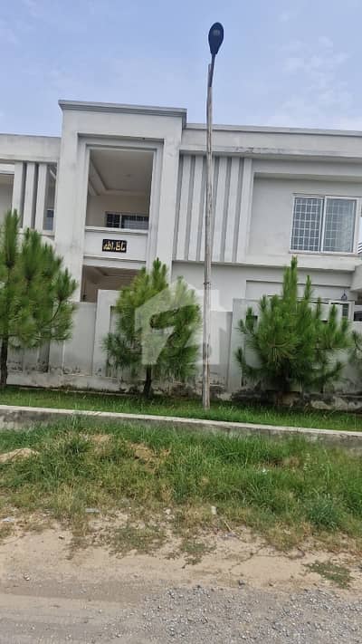 جی ۔ 16 اسلام آباد میں 9 کمروں کا 2 کنال مکان 3.2 لاکھ میں کرایہ پر دستیاب ہے۔