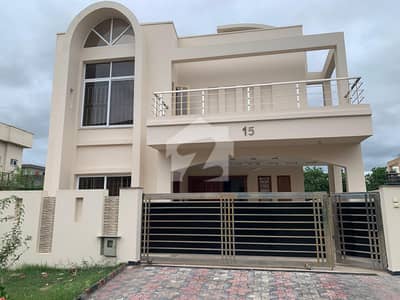 بحریہ انکلیو بحریہ ٹاؤن,اسلام آباد میں 5 کمروں کا 10 مرلہ مکان 5.25 کروڑ میں برائے فروخت۔