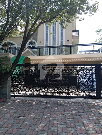 In Naval Anchorage - Block D 1 Kanal House For sale