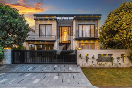 1 KANAL BEAUTIFUL HOUSE NEAR MCDONALDS