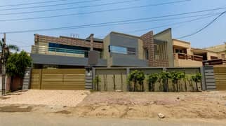 Gulberg Prime Location 2 Kanal House For Rent