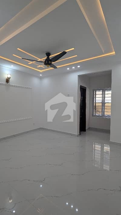 جناح گارڈنز فیز 1 جناح گارڈنز,ایف ای سی ایچ ایس,اسلام آباد میں 4 کمروں کا 7 مرلہ مکان 3.9 کروڑ میں برائے فروخت۔