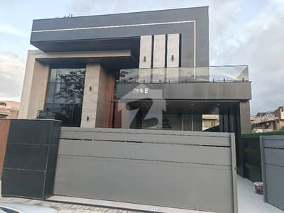 ایف ۔ 11 اسلام آباد میں 5 کمروں کا 1 کنال مکان 42.0 کروڑ میں برائے فروخت۔