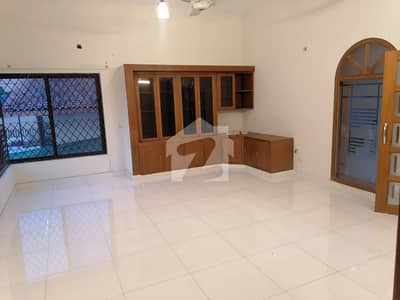 F-11 DOUBLE STOREY HOUSE 7 BEDS 2 KITCHENS WITH BASEMENT 4CARS PARKING F-11 DOUBLE STOREY HOUSE 7 BEDS 2 KITCHENS WITH BASEMENT 4CARS PARKING