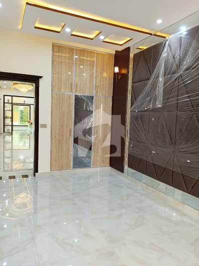 10 MARLA BRAND NEW LUXARY HOUSE IN NASHEMAN IQBAL PHASE 1 NEAR TO PINE AVENUE ROAD