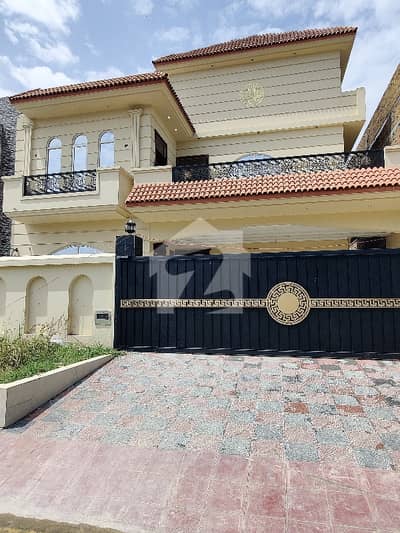 b17 14 mrla independed single unit full house  for rent block b1 all fasilties availbe gass water boring top location house
