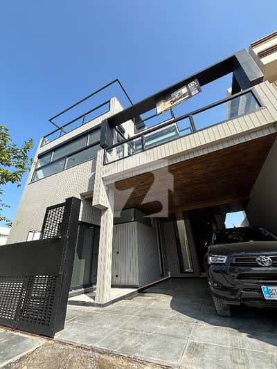 10 Marla Luxury Designer Villa for Sale A Perfect Blend of Elegance & Comfort