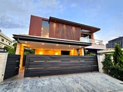 Triple Storey 1 Kanal 7 Bed House For Sale Triple Storey 1 Kanal 7 Bed House For Sale