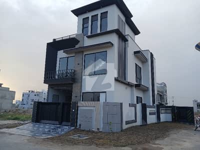 رائل آرچرڈ - اوورسیز پرائم بلاک رائل آرچرڈ,ملتان پبلک سکول روڈ,ملتان میں 4 کمروں کا 7 مرلہ مکان 2.4 کروڑ میں برائے فروخت۔