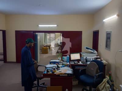 2000 Square Yards House For Rent Is Available In Clifton - Block 5