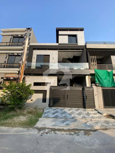 5 Marla Brand New House For Sale And Direct Meeting With Owner In Park View City Lahore.