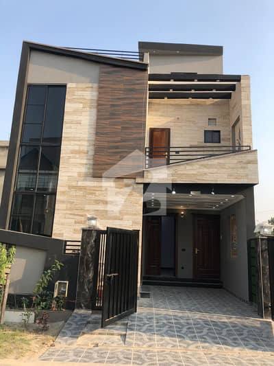 5 Marla Brand New Modern Design Lavish House For Sale In Parkview City Lahore | For Discounted Price And Original Pictures Download The App "Signature Lands".