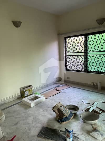 2kanal house for sale in f-10/4 on main double road