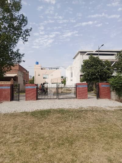 10 Marla Corner Plot For Sale In Iqbal Avenue Phase 4 Broadway