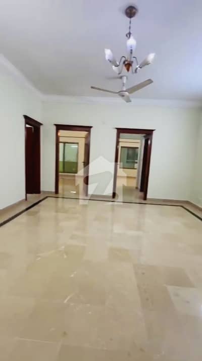 ایف ۔ 11 اسلام آباد میں 2 کمروں کا 9 مرلہ فلیٹ 3.55 کروڑ میں برائے فروخت۔