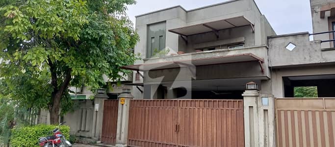 12 Marla 4 Bedroom House Available for Rent