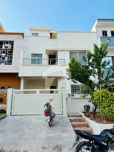 4.44 Marla Triple-Story House for Rent