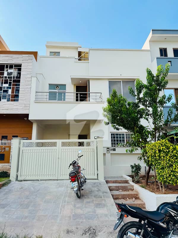 4.44 Marla Triple-Story House for Rent 4.44 Marla Triple-Story House for Rent