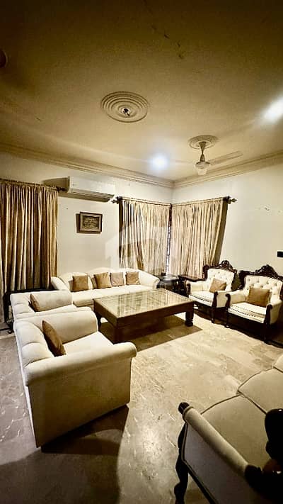 500 Yard Bungalow For Rent in Phase 5