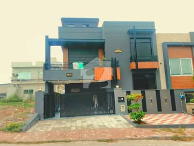 10 Marla Luxury Single-Unit House for Sale Bahria Town Phase 8
