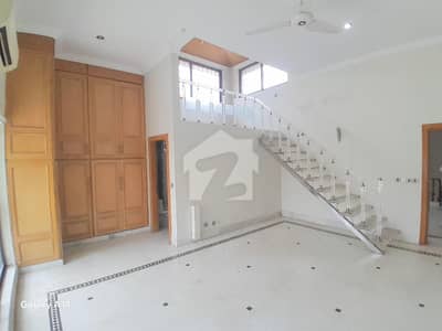 Spacious House | 6BHK | Prestigious Location | F-7 | Available For Rent