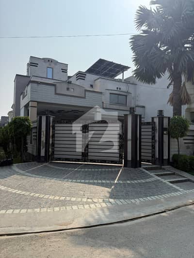 1 Kanal Corner House Park Facing 1 Kanal Corner House Park Facing