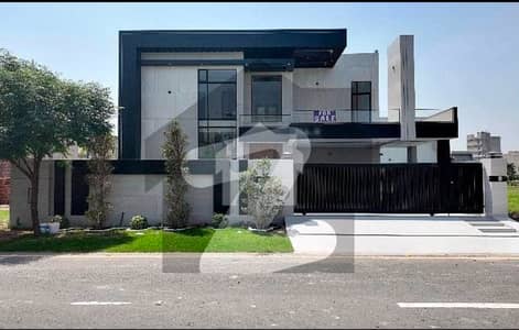 لیک سٹی رائیونڈ روڈ,لاہور میں 5 کمروں کا 1 کنال مکان 9.6 کروڑ میں برائے فروخت۔