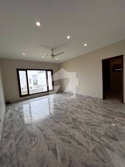1000 YARD UPPER PORTION FOR RENT DHA PHASE 8