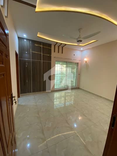 10 Marla Upper Portion For Rent In Bahria Town Lahore